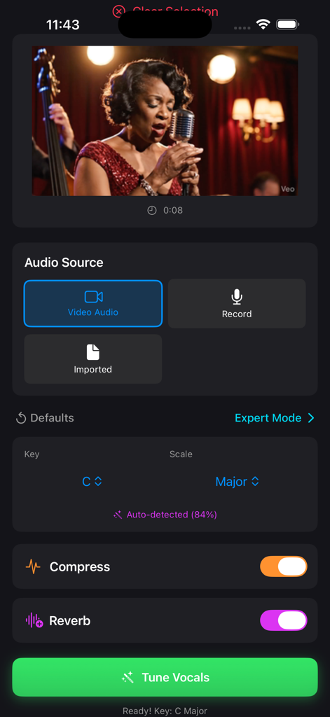 VocalTune 앱의 인터페이스. 동영상 미리 보기 및 컴프레서, 리버브와 같은 보컬 효과 표시
