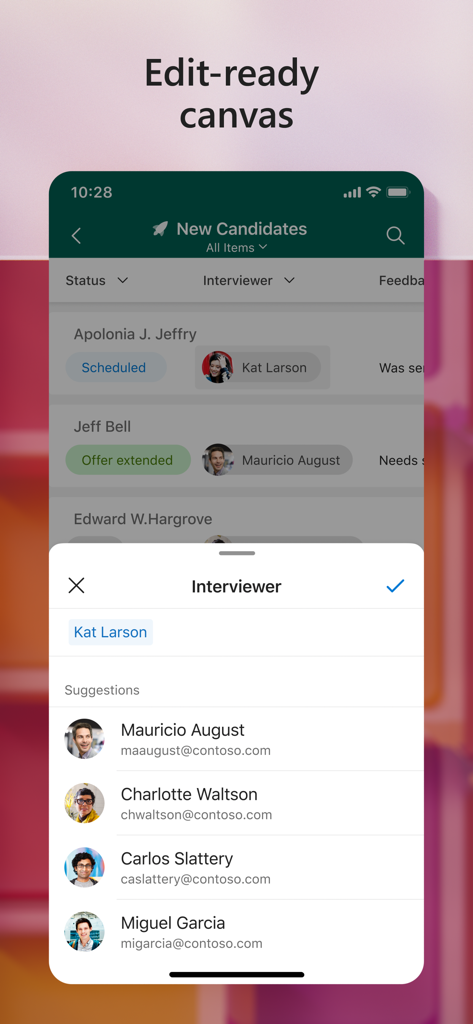 Interface do aplicativo Microsoft Lists exibindo rastreamento de candidatos de recrutamento e atribuição de entrevistador.