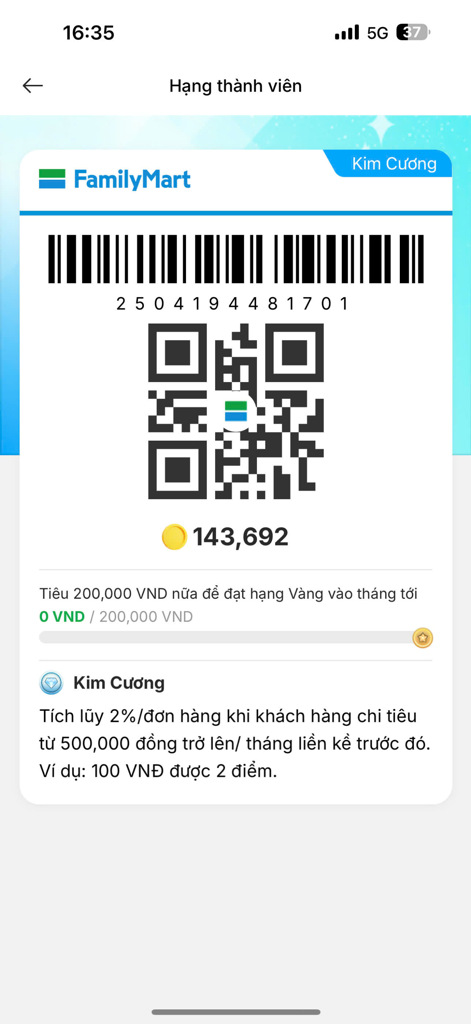 FamilyMart VietNam - Tarjeta de membresía digital FamilyMart VietNam que muestra el código QR y el saldo de puntos de fidelidad