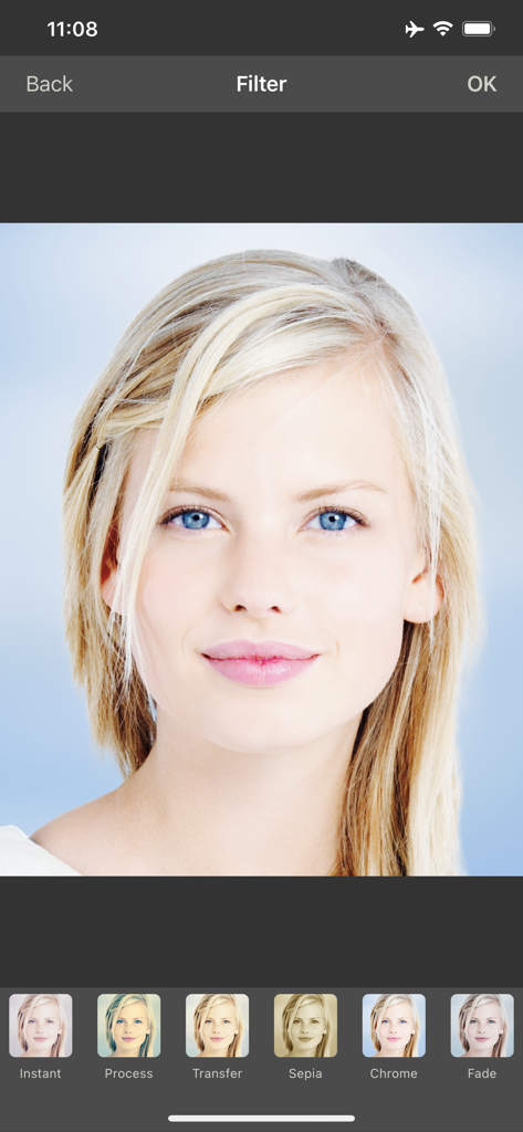 Tela de um aplicativo móvel mostrando vários filtros de fotos para um retrato de passaporte ou identidade