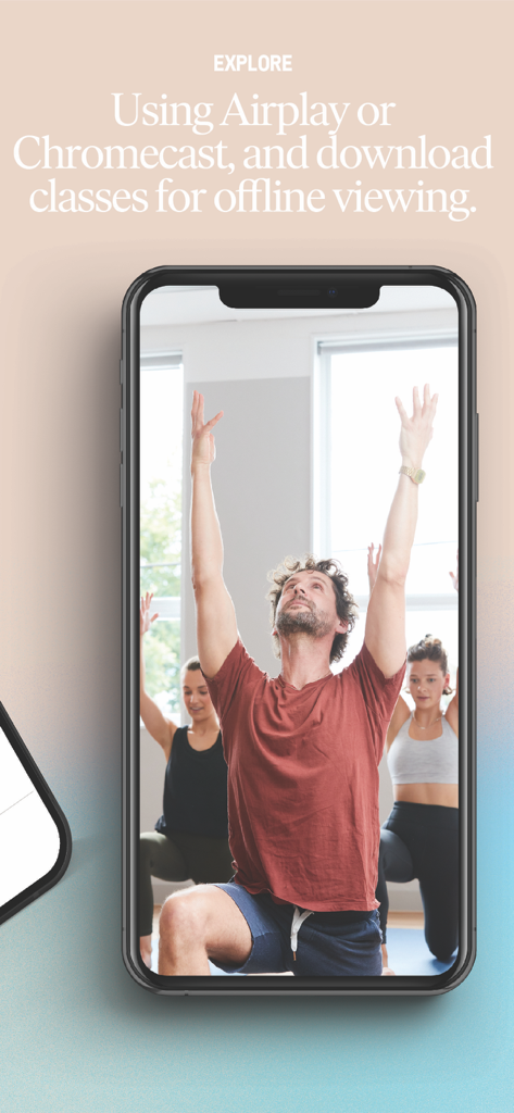 Una clase de fitness grupal mostrada en la pantalla de un smartphone con opciones de visualización sin conexión y transmisión.