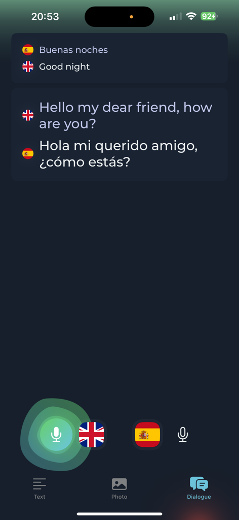 Talking Translator: Voice,Text - Interfaz de la aplicación Talking Translator que muestra el modo de diálogo de voz con traducciones en inglés y español