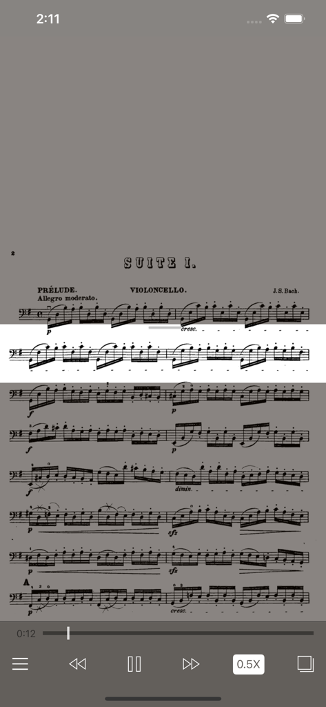 Bach Cello Suites - SyncScore - 再生中にSyncScoreアプリのインターフェースが表示され、バッハ組曲第1番プレリュードの同期されたチェロ楽譜が表示されています。