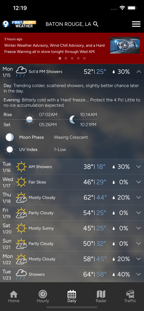 Interfaz de la aplicación WAFB First Alert Weather que muestra el pronóstico diario y las alertas meteorológicas locales para Baton Rouge, Luisiana