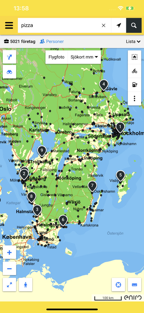 Interface de l'application Eniro affichant une carte de la Suède avec des résultats de recherche pour la pizza et de nombreuses épingles de localisation d'entreprises.