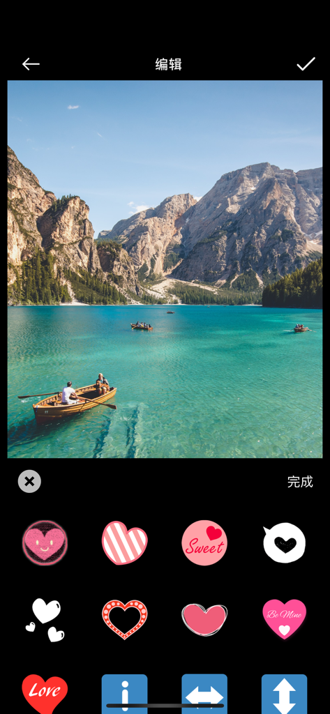 TicPic - Interfaccia di editing fotografico dell'app TicPic che visualizza una varietà di adesivi a forma di cuore su una foto di paesaggio.