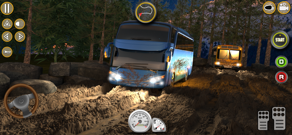 Offroad Mud Bus Simulator Game - Un autobús azul navegando por una pista de barro profundo en un simulador todoterreno nocturno.