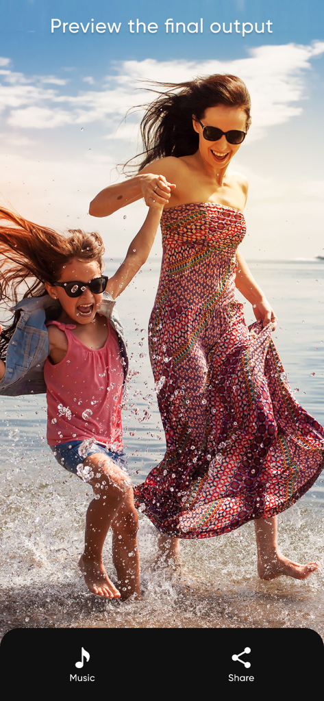 Pantalla de la aplicación mostrando una vista previa de vídeo de una madre e hija jugando en el océano con música y opciones para compartir