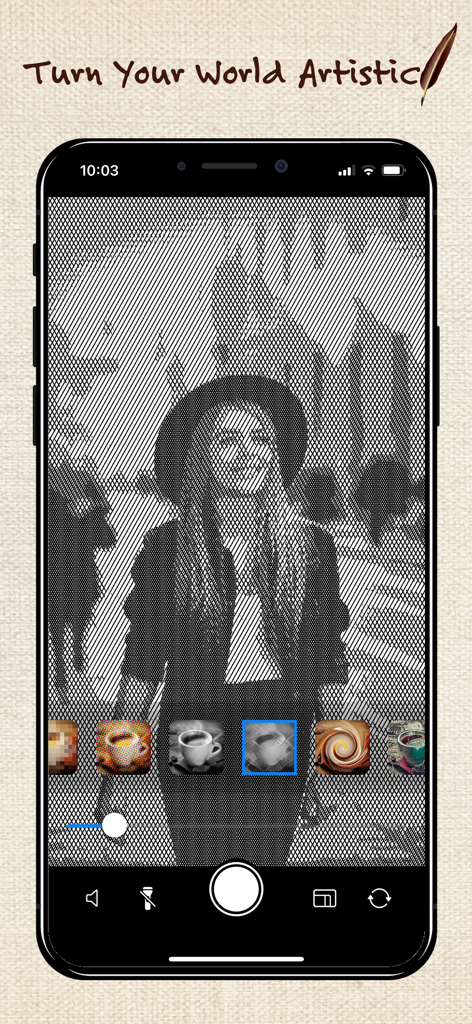 SketchSnap -Live Sketch Camera - Ein Smartphone, das die SketchSnap-App-Oberfläche mit einem schwarz-weißen künstlerischen Filter anzeigt, der auf ein Porträt einer Frau angewendet wird.
