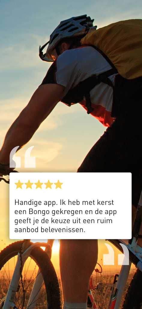 Reseña de usuario de la aplicación Bongo con una calificación de cinco estrellas y una imagen de un ciclista de montaña al atardecer