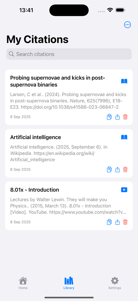 Scrib - APA Citation Generator - Interfaz de biblioteca de la aplicación móvil mostrando citas APA formateadas para diversas fuentes de investigación.