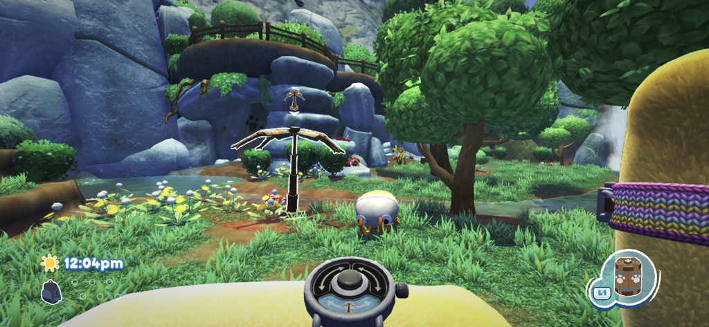 Bugsnax - Vista en primera persona de colocar una trampa para una criatura Bugsnak en un campo frondoso.