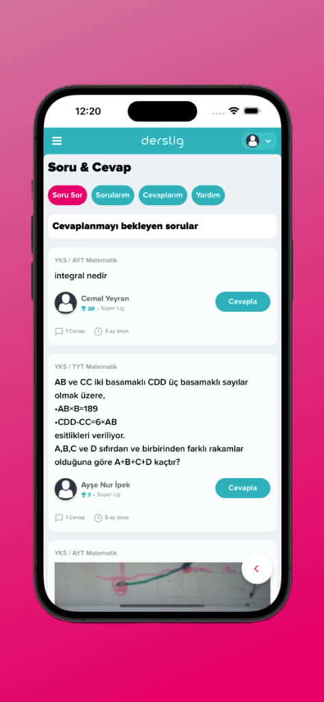 Derslig - A screenshot of the Derslig app showing the community question and answer forum for students.