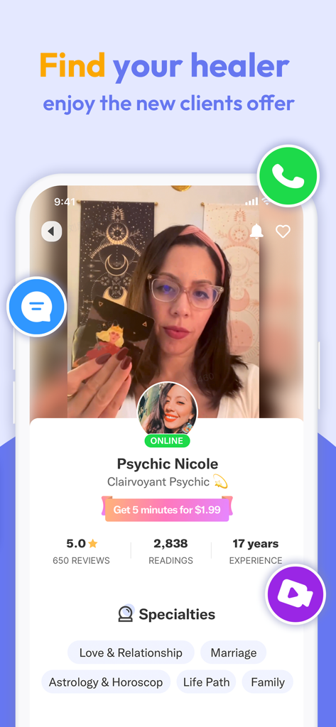 Healerアプリの占い師ニコール氏のプロフィールページ。評価、経験、愛や人間関係などの専門分野が表示されています。