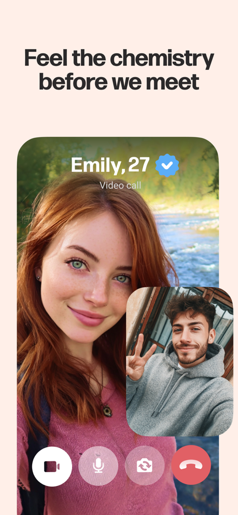 Mamba: Dating, Meet New People - Mambaデーティングアプリのビデオ通話インターフェース。画面上で接続している2人のユーザーと、検証済みプロフィールバッジを表示。