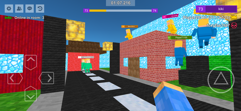 Parkour Craft:Online PvP Games - Multiplayer parkour race in a blocky voxel world with characters jumping on buildings