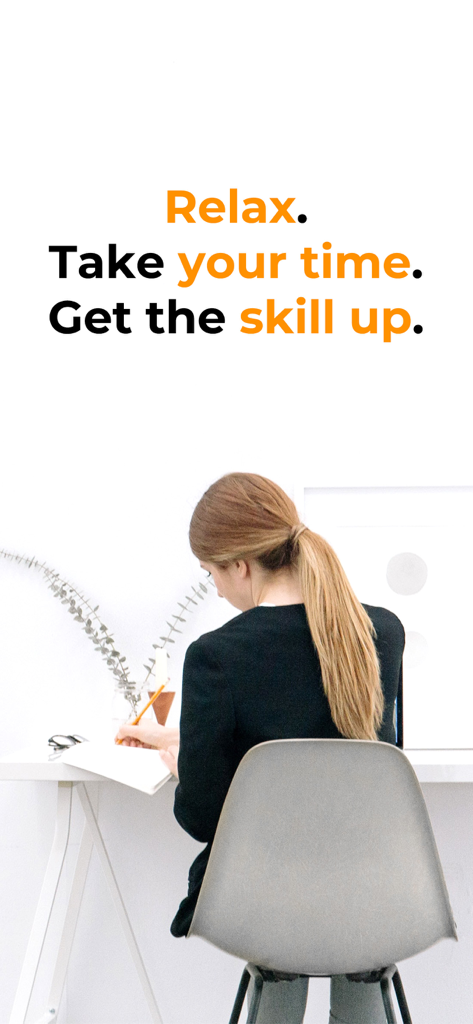 Mona - How to draw - A woman sitting at a desk and drawing in a sketchbook to relax and learn new skills