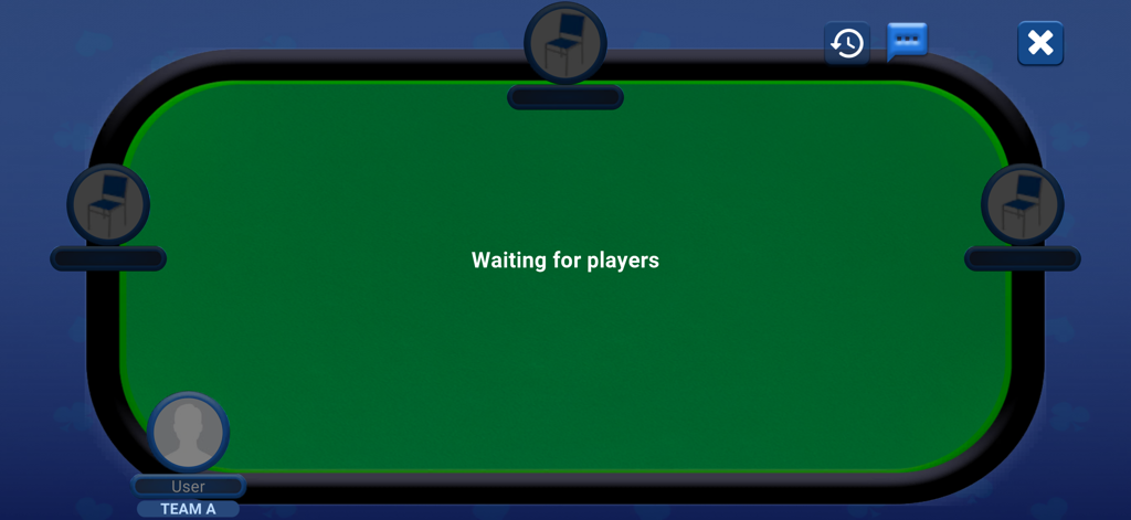 Tavolo da gioco verde virtuale nell'interfaccia dell'app Belote con un messaggio in attesa di giocatori