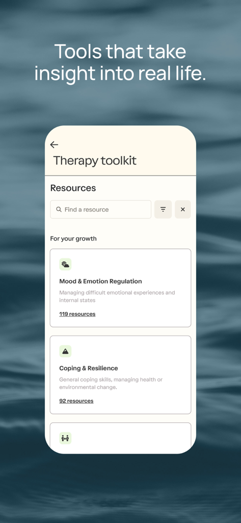 Grow Therapy 앱 화면, 기분 조절 및 대처 기술을 위한 정신 건강 자료가 포함된 심리치료 도구 키트 표시