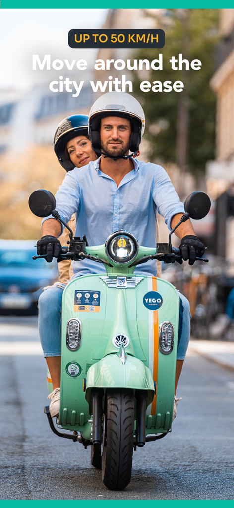 YEGO Mobility - Un couple sur un scooter électrique vintage vert menthe dans une rue de la ville