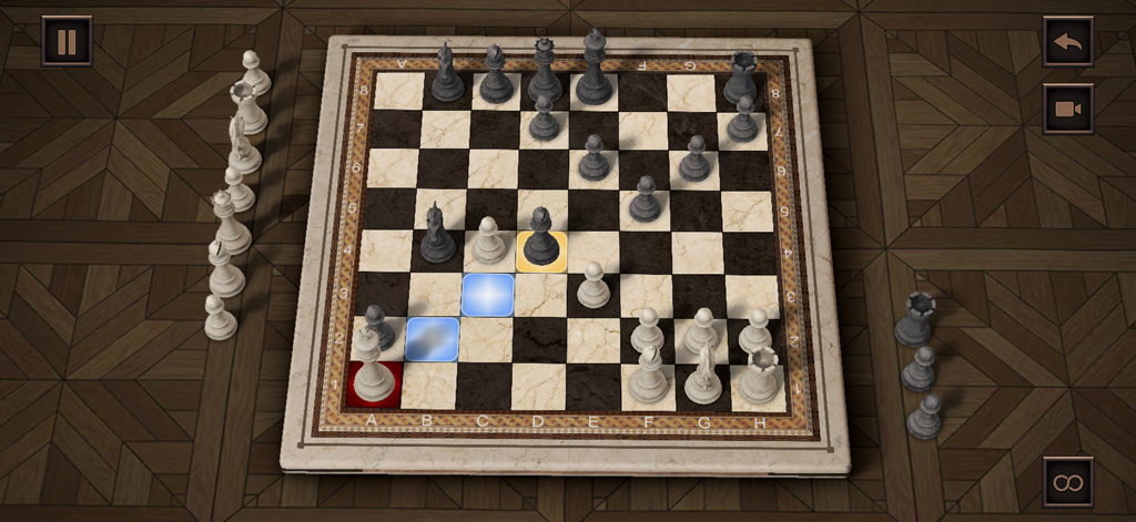 Vista cenital de una partida de ajedrez 3D en un tablero de mármol en Royal Chess.