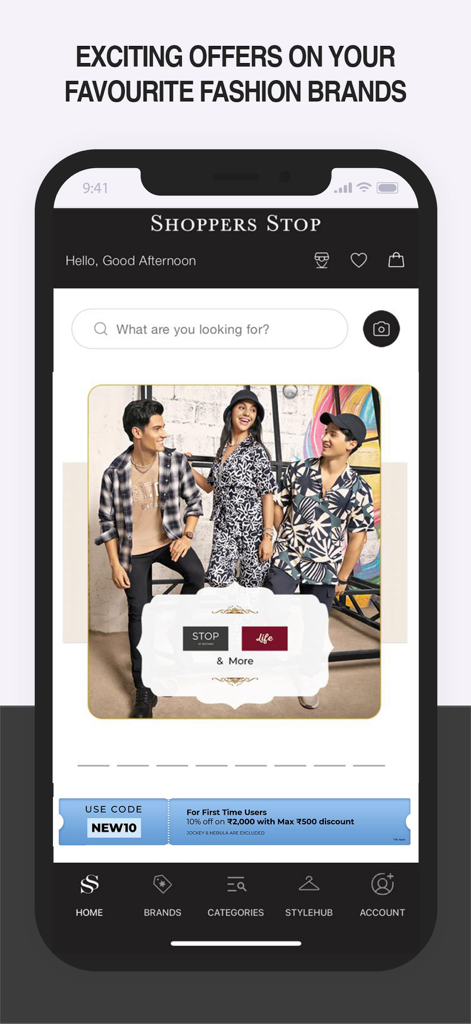 Shoppers Stop Fashion Shopping - ファッションのオファーと検索バーを表示したShoppers Stopモバイルアプリのホーム画面