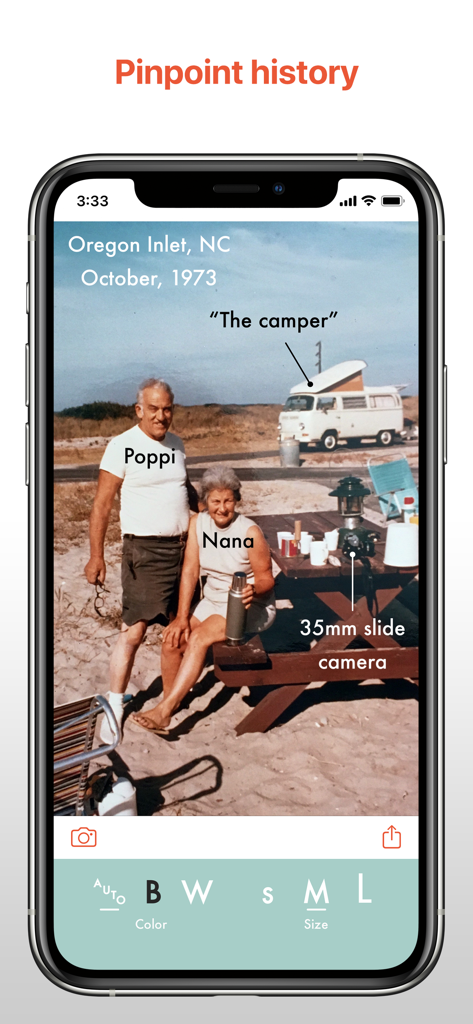 This: 간편한 사진 라벨링 앱 인터페이스를 사용하여 깔끔한 텍스트 라벨과 포인터로 주석을 단 빈티지 가족 사진.