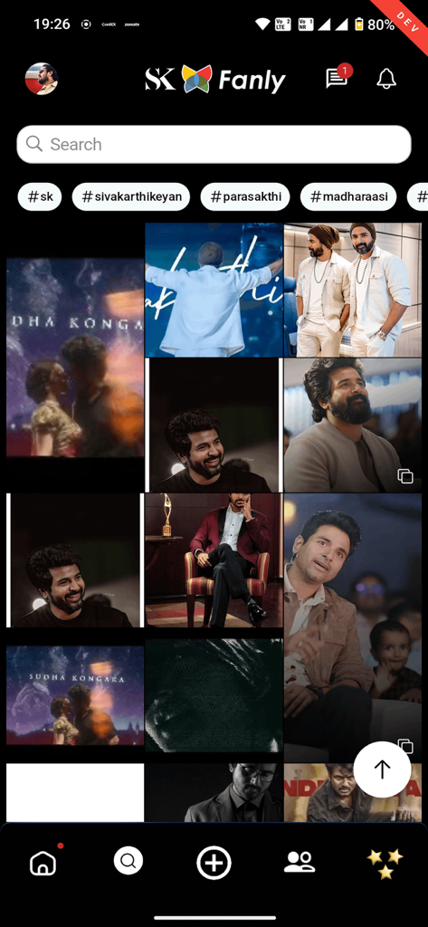 Fanly - Interfaccia dell'app Fanly che mostra una griglia di foto di celebrità e hashtag di fan club.