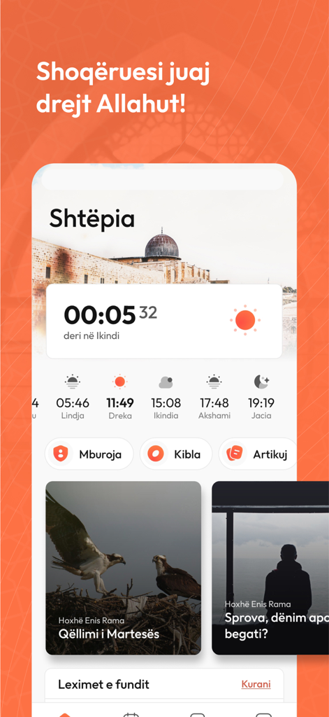 Muslimani Ideal - Home screen of Muslimani Ideal mobile app showing prayer times and religious articles in Albanian