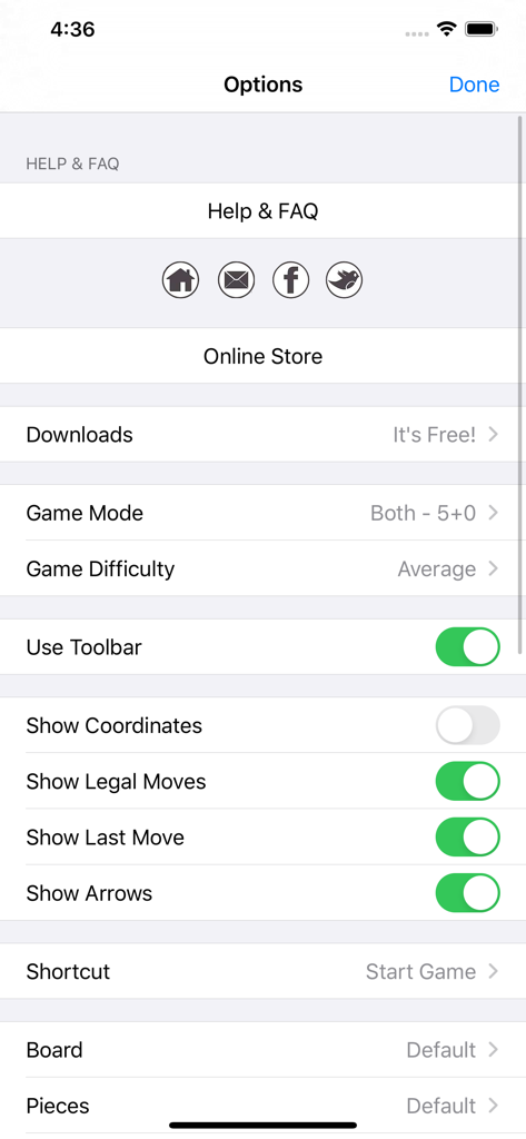 Le menu des paramètres et des options dans l'application SmallFish Chess montrant le mode de jeu, les niveaux de difficulté et les options d'affichage pour les coups légaux et les flèches.