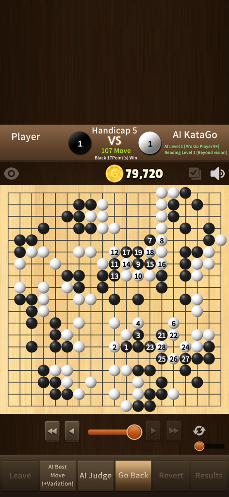 AI KataGo Go - Go-Brett-Oberfläche in der AI KataGo App, die eine Spielüberprüfung mit nummerierten Zugvariationen zeigt