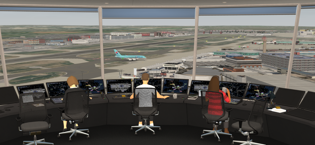 Vista de la torre de control de tráfico aéreo con controladores y pantallas de radar con vistas a la pista de un aeropuerto