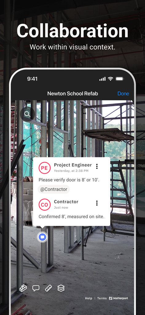 Matterport-App-Bildschirm, der zeigt, wie ein Bauingenieur und ein Bauunternehmer an einem Digital-Twin einer Baustelle zusammenarbeiten.