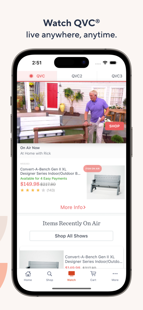 QVC Mobile Shopping (US) - QVCアプリのライブショッピングインターフェイスに、ホストが価格と支払い詳細とともに製品をデモンストレーションしている様子が表示される