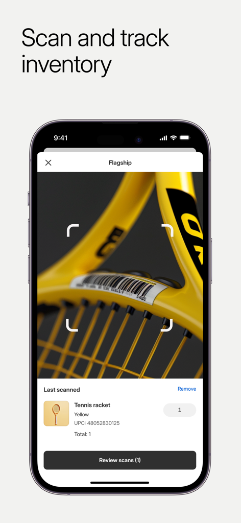 Interface de l'application mobile Shopify montrant un smartphone scannant un code-barres sur une raquette de tennis jaune pour suivre les stocks