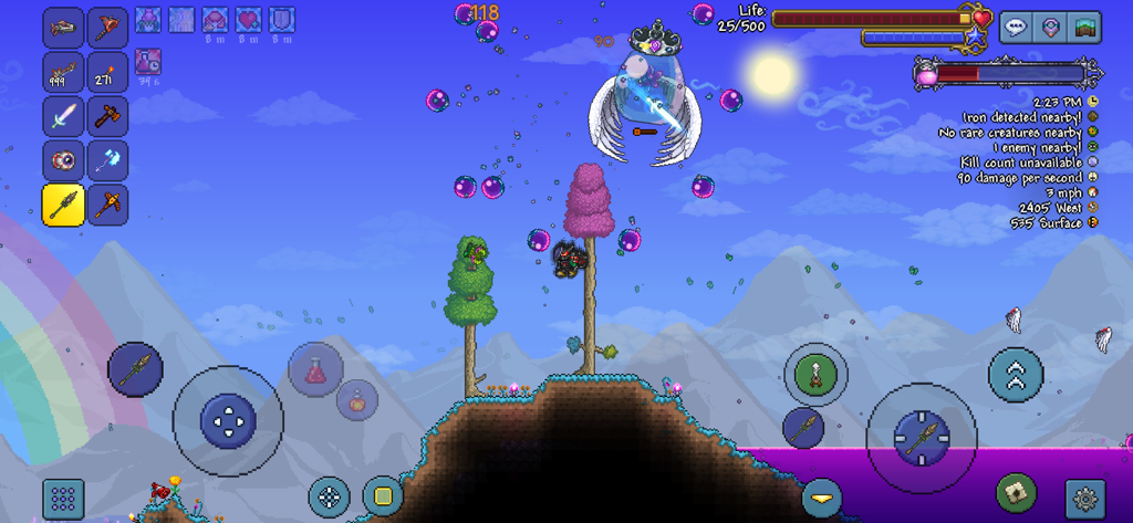 Juego móvil de Terraria que muestra a un personaje jugador luchando contra un jefe alado en el bioma del Hallow.