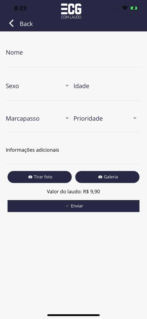 ECG com Laudo - Um formulário de informações do paciente no aplicativo ECG com Laudo para solicitar um relatório de cardiologia, incluindo campos para nome, idade e sexo.