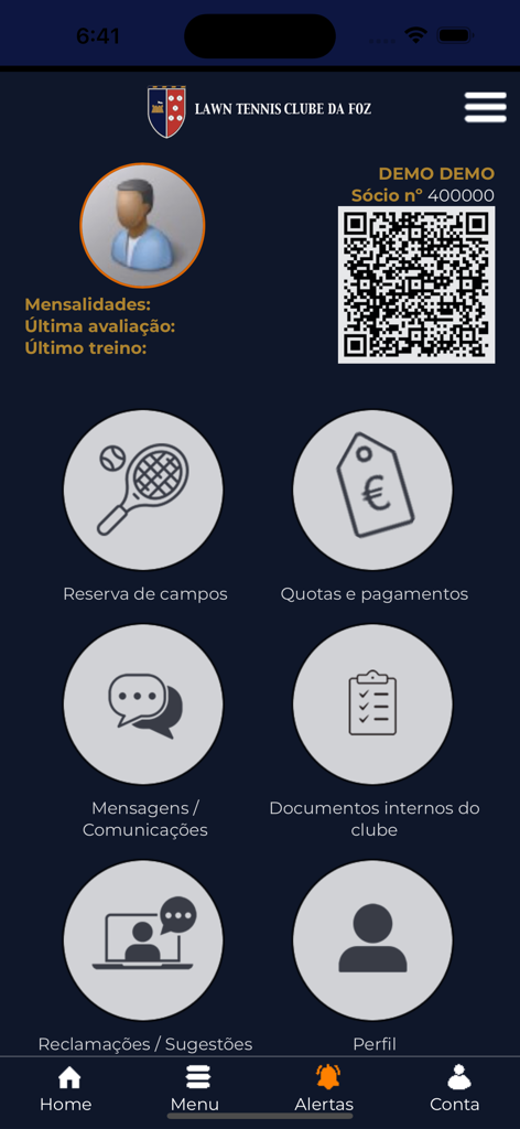 Lawn Tennis da Foz - Home screen of the Lawn Tennis da Foz app showing a member profile with QR code and menu icons for court booking and payments.
