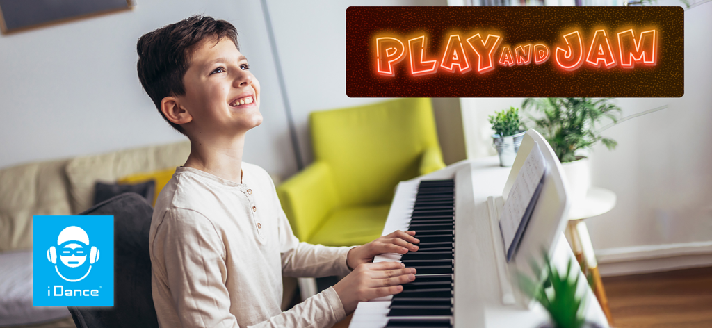 PLAYnJAM - Un niño feliz tocando un piano digital con el logo de PLAYnJAM e iDance