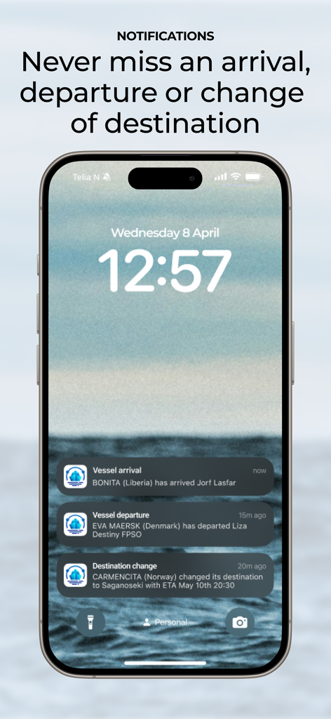 Schermata di blocco dell'iPhone che mostra le notifiche di ShipAtlas per arrivi, partenze e cambi di destinazione delle navi