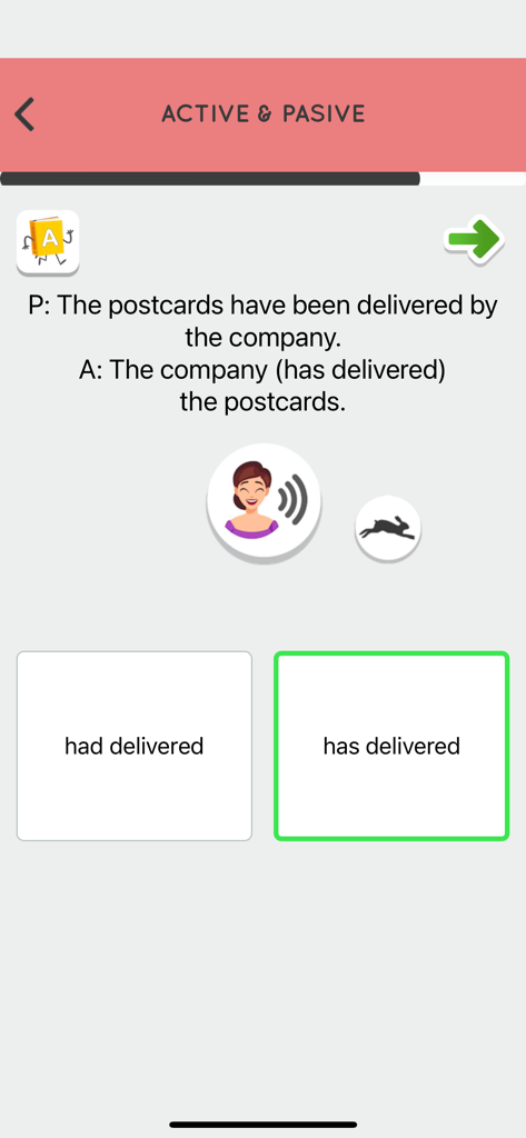 Learn English Grammar Easily - Una pantalla de aplicación móvil que presenta un ejercicio de gramática inglesa para practicar la voz activa y pasiva con opciones de opción múltiple.