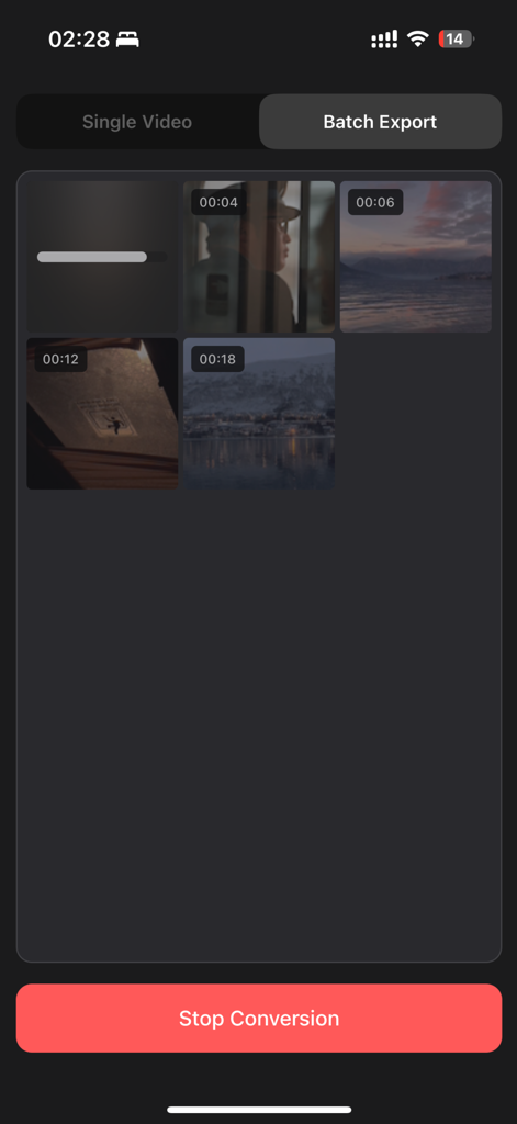 LiveCut: Video to Live Photos - LiveCutアプリのインターフェース。複数のビデオがライブフォトにバッチ変換されている様子が表示されています。