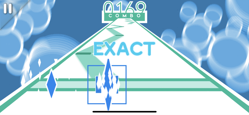 MUSYNX - 정확한 노트 히트와 콤보 카운터를 표시하는 MUSYNX 게임 플레이 화면