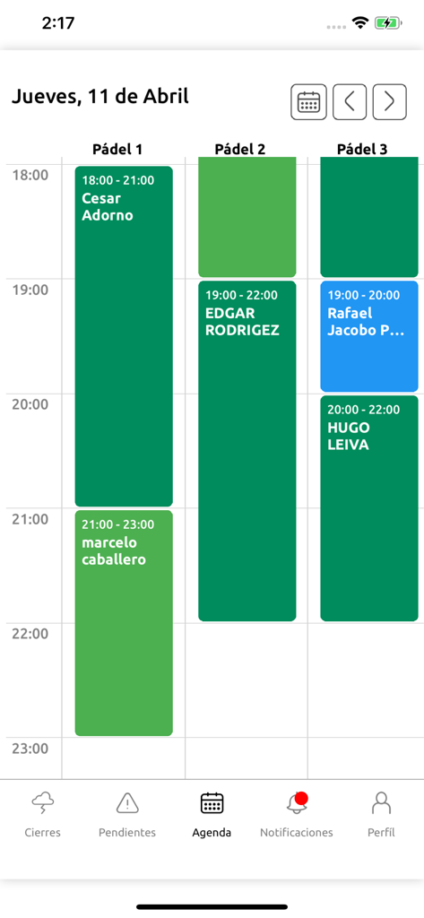 Daily schedule screen in the Reva Admin app showing bookings and reservations for three padel courts