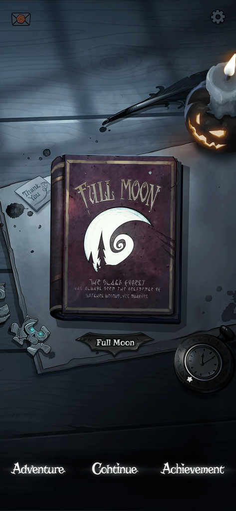 Night of the Full Moon - Pantalla del menú principal del juego Night of the Full Moon mostrando un libro de cuentos gótico sobre un escritorio oscuro con una vela de calabaza de Halloween.