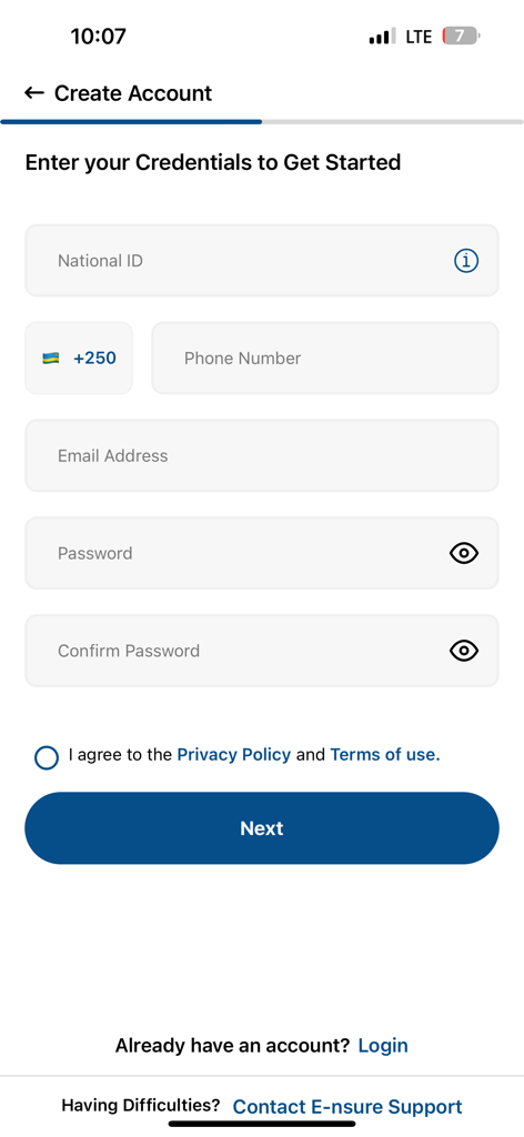 Pantalla de creación de cuenta para la aplicación de seguros E-NSURE con campos para número de identificación nacional, teléfono y correo electrónico