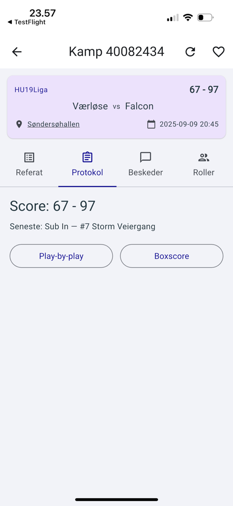 Pantalla de la aplicación de baloncesto MVP que muestra los resultados de los partidos en vivo y estadísticas de jugada a jugada.