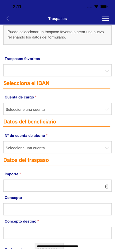 Pantalla de la app móvil que muestra un formulario de transferencia bancaria en español con campos para detalles de la cuenta y monto de la transferencia.