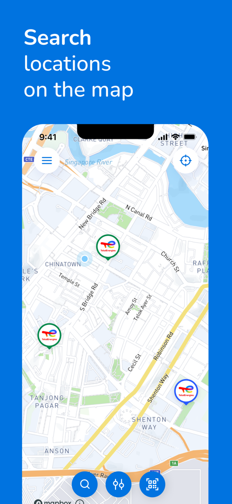 Interfaz de la aplicación TotalEnergies Charge Singapur mostrando estaciones de carga de vehículos eléctricos disponibles en un mapa de la ciudad