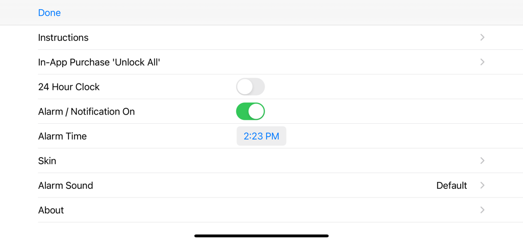 Einstellungen für die Clock Plus App mit Optionen zur Anpassung von Wecker und Skins